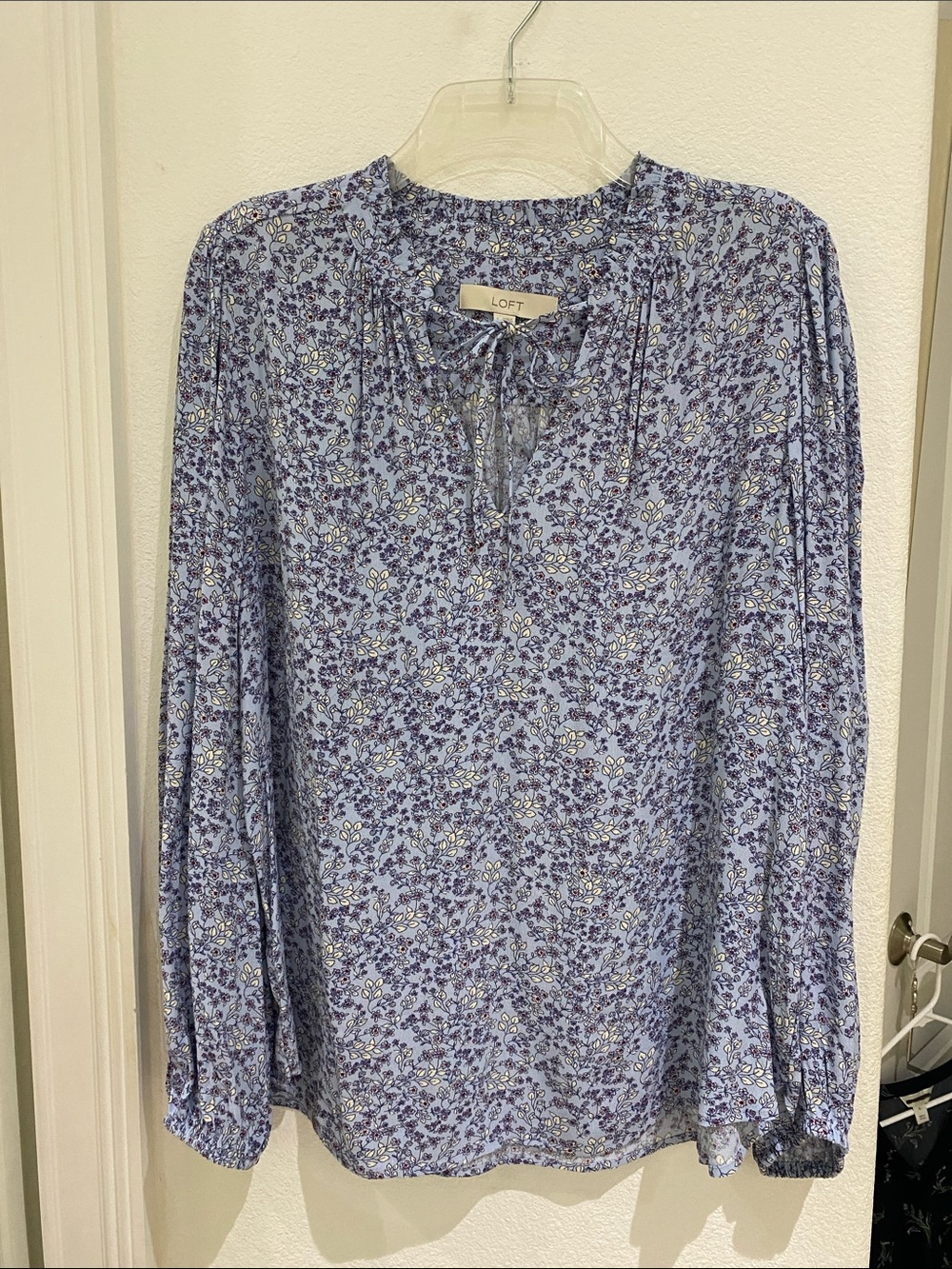 LOFT Floral Ruffle Tie Neck Blouse - Pensive Blue Size L - Style 607110 Like New